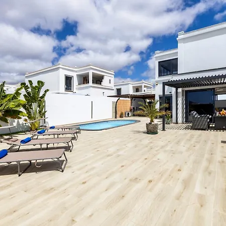 - Heated Pool, Aircon * Πλάγια Μπλάνκα