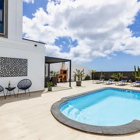 - Heated Pool, Aircon * Πλάγια Μπλάνκα