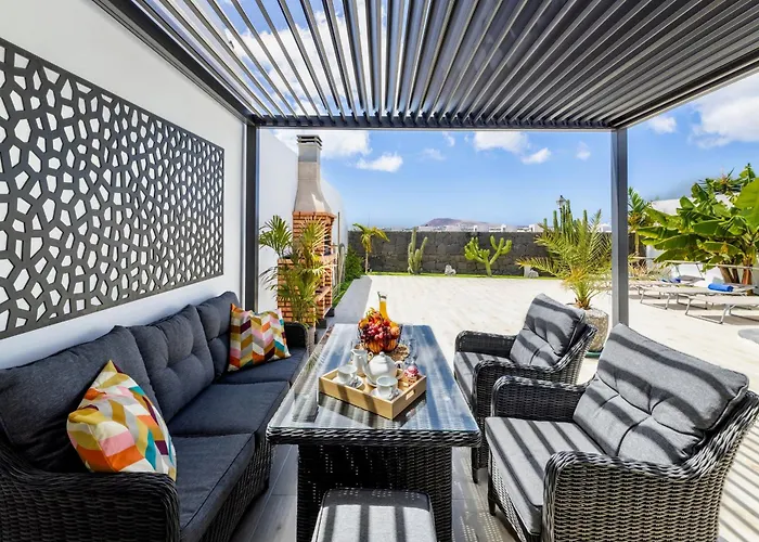 - Heated Pool, Aircon فيلة